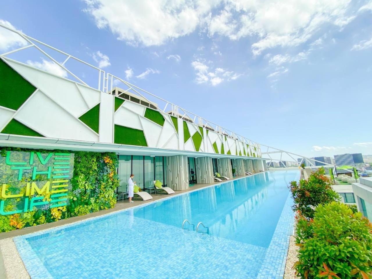 Lime Resort Manila Pasay Exteriér fotografie